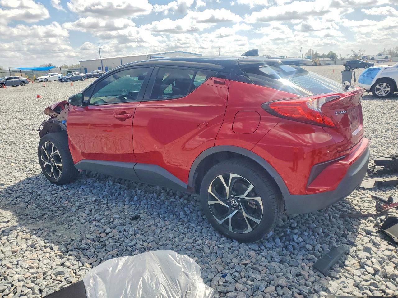 2020 Toyota C-Hr Xle - Image 2