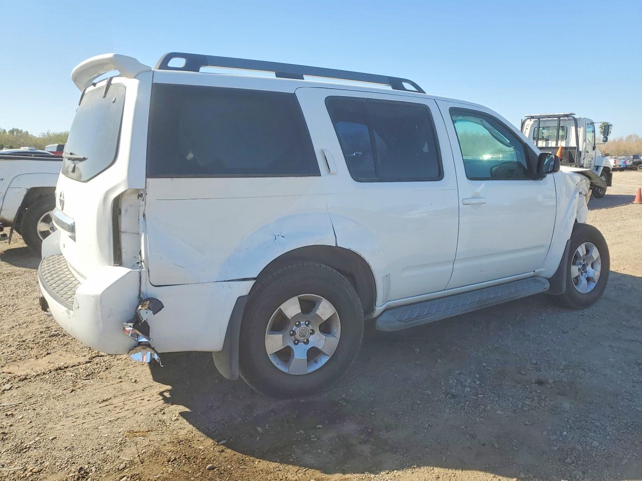 2012 Nissan Pathfinder S - Image 3