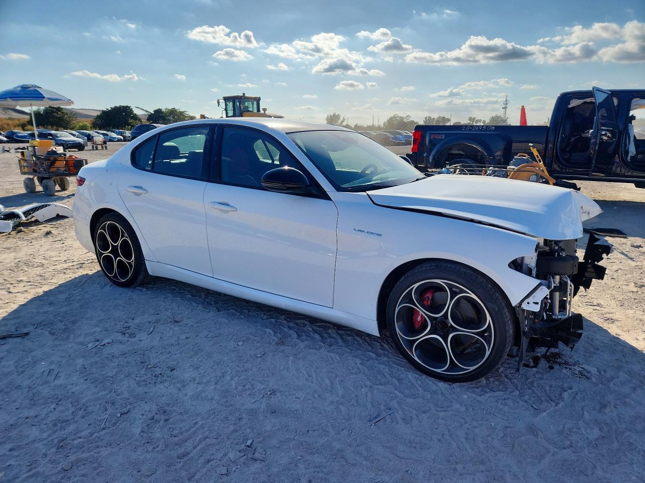 2023 Alfa Romeo Giulia Ti - Фото 4