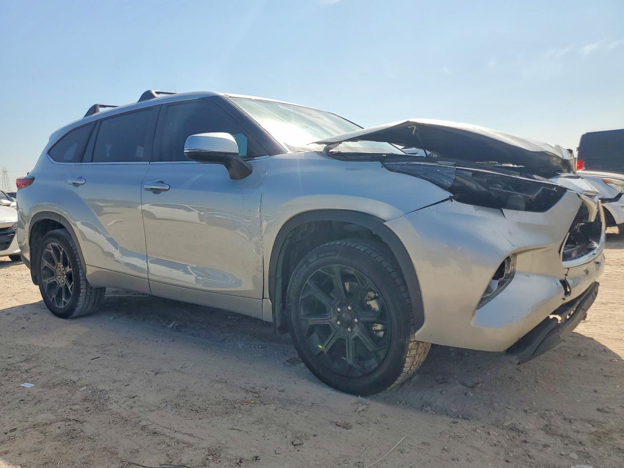 2023 Toyota Highlander L - Image 4