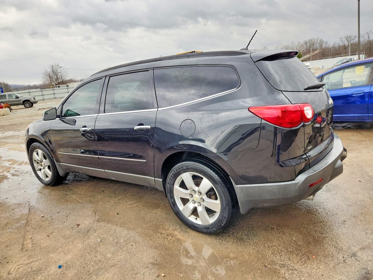 2010 Chevrolet Traverse Ltz - Image 2