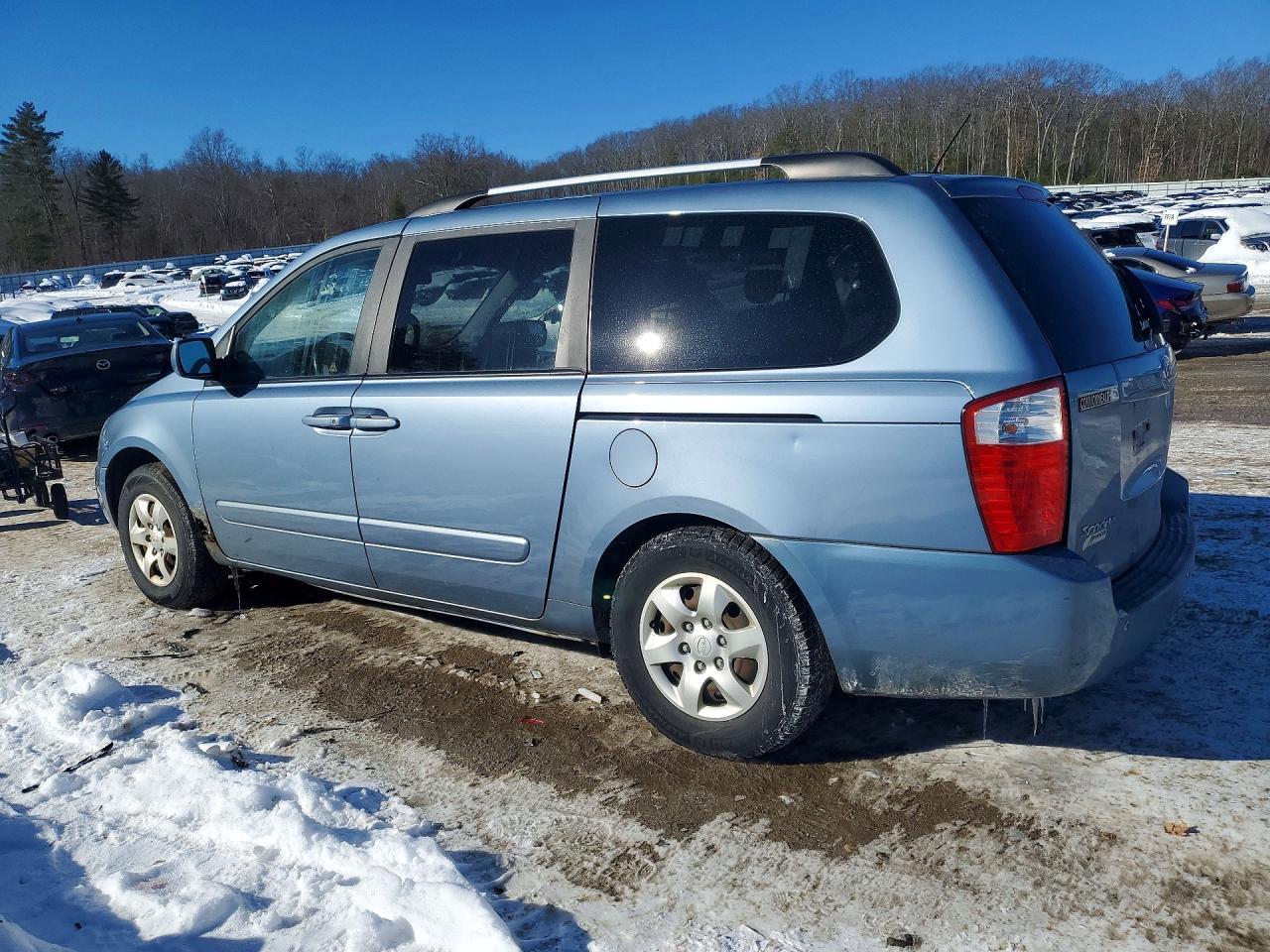 2010 Kia Sedona Lx - Image 2