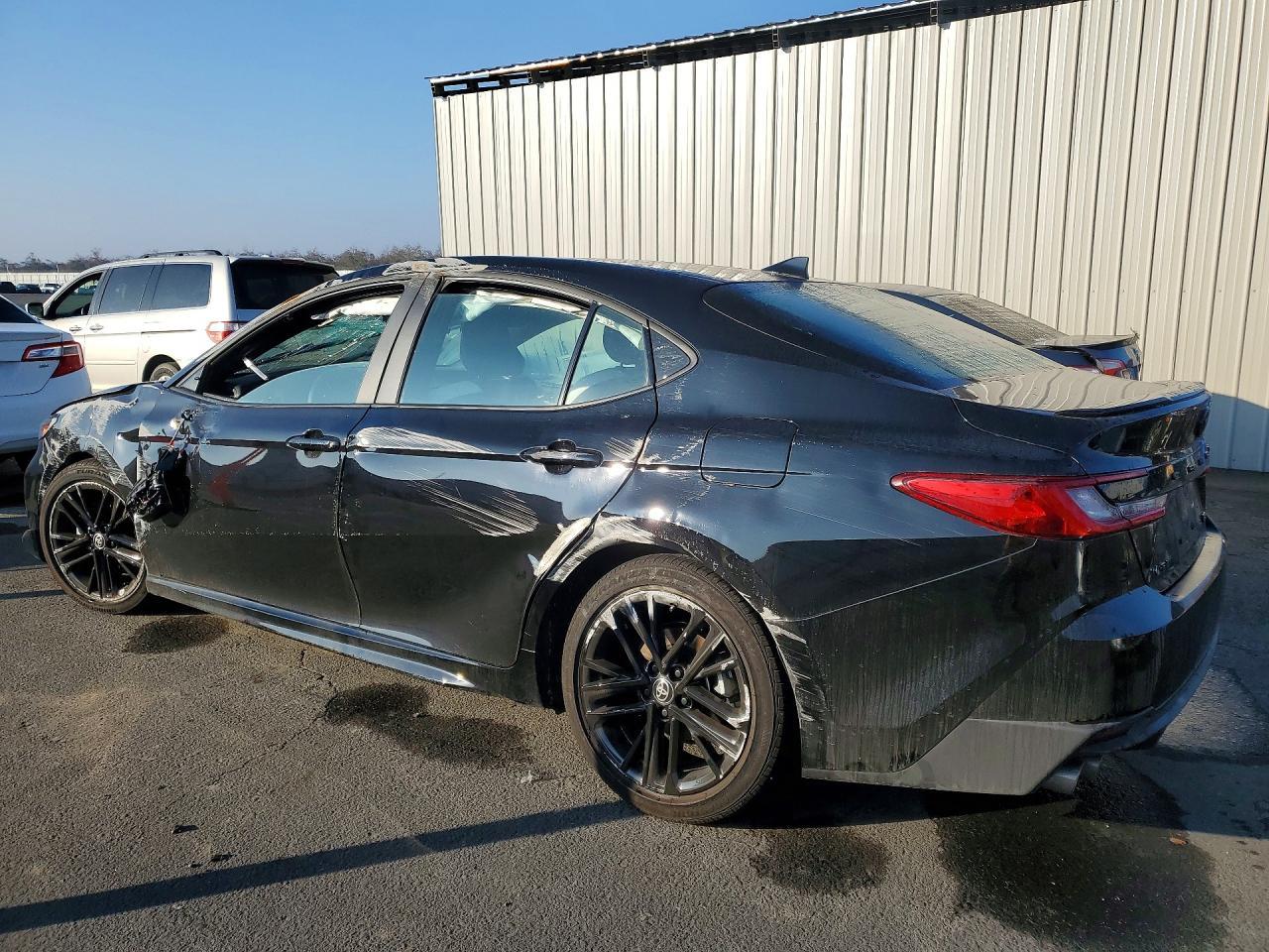 2025 Toyota Camry Se - Фото 2