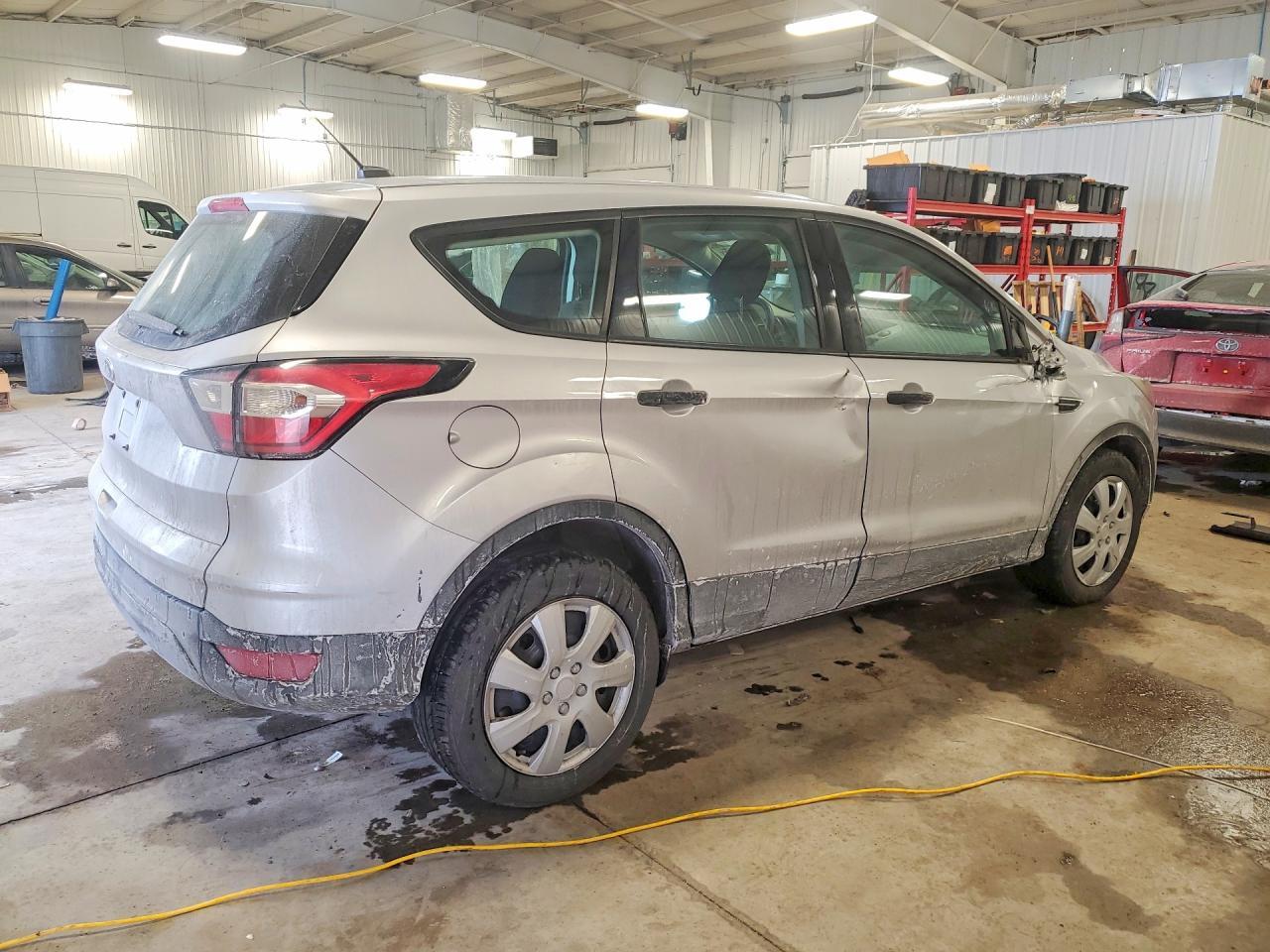 2018 Ford Escape S - Фото 3