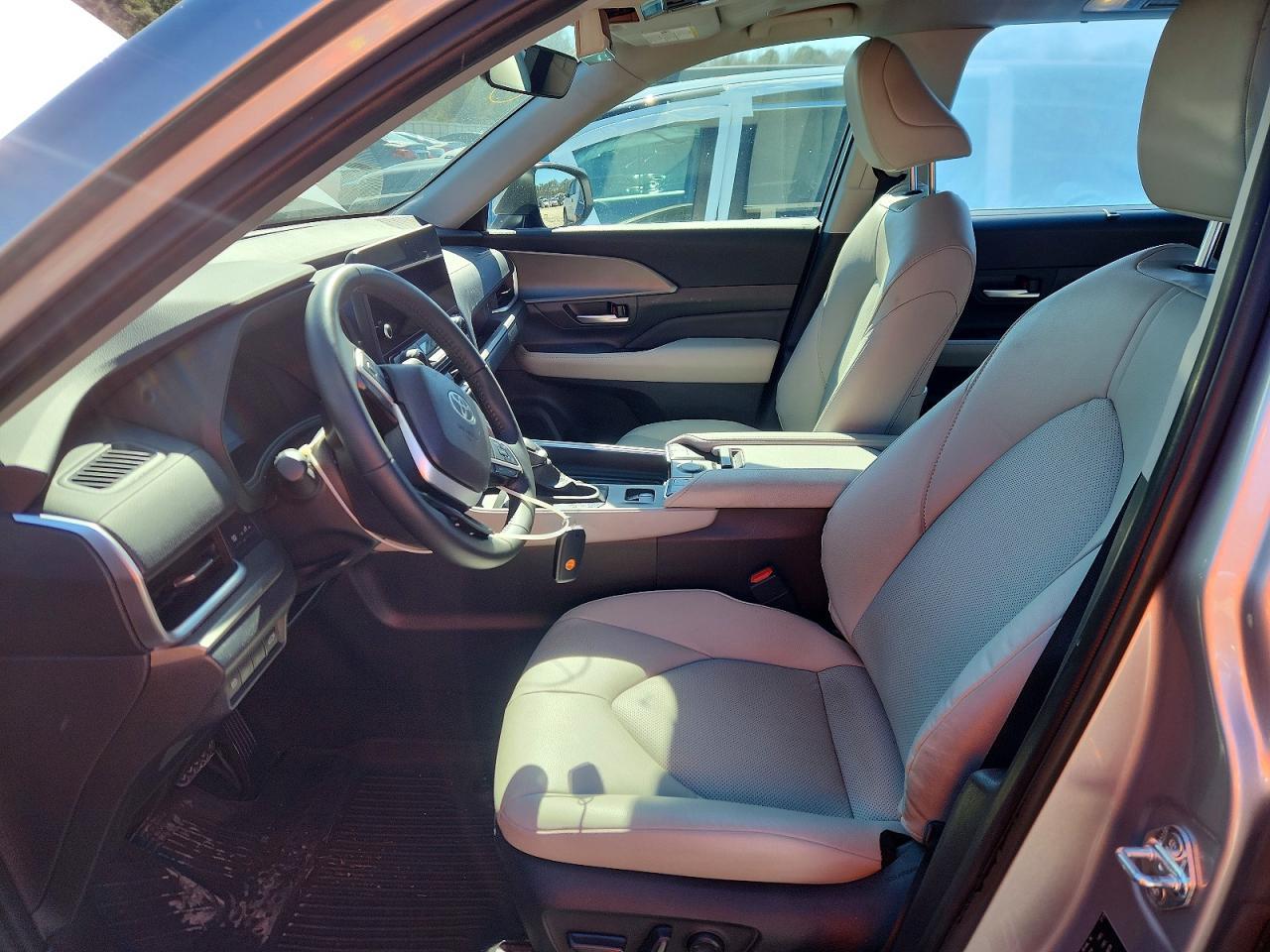 2025 Toyota Grand Highlander Le - Фото 7