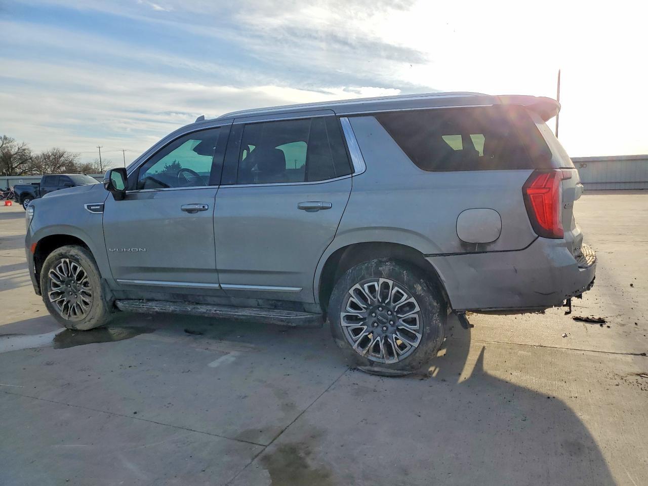 2023 GMC Yukon Slt - Фото 2