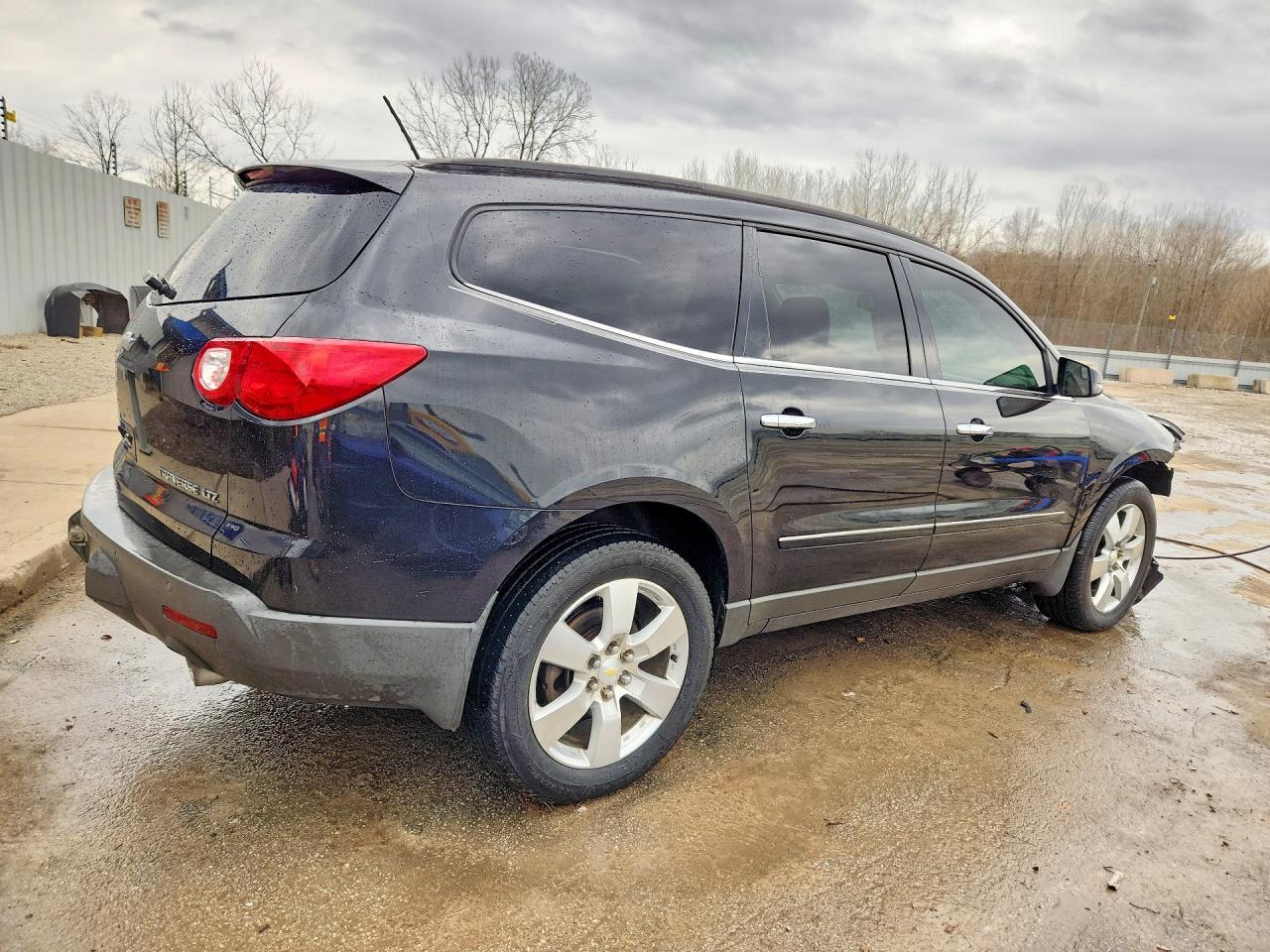 2010 Chevrolet Traverse Ltz - Image 3