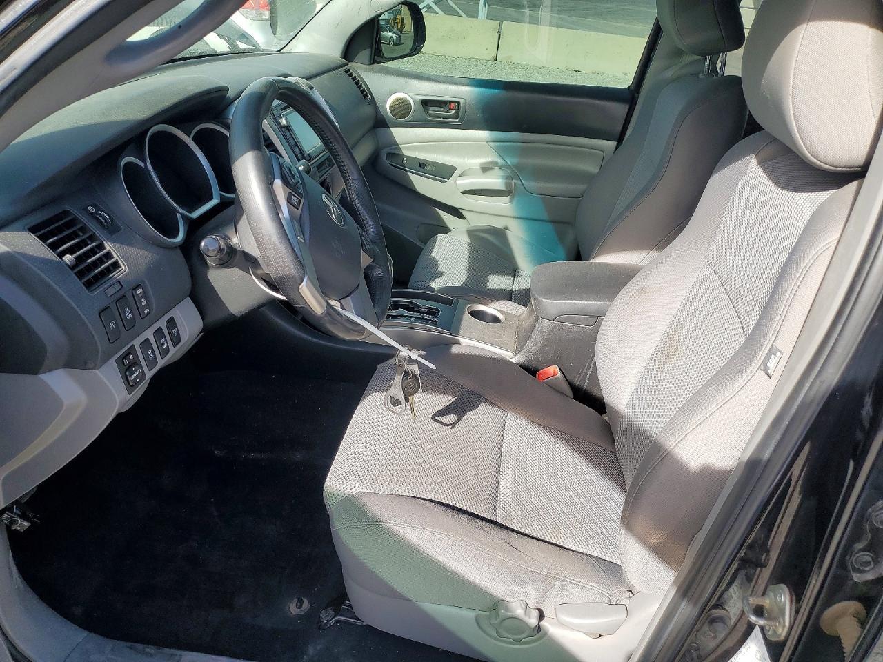 2015 Toyota Tacoma V6 - Image 7