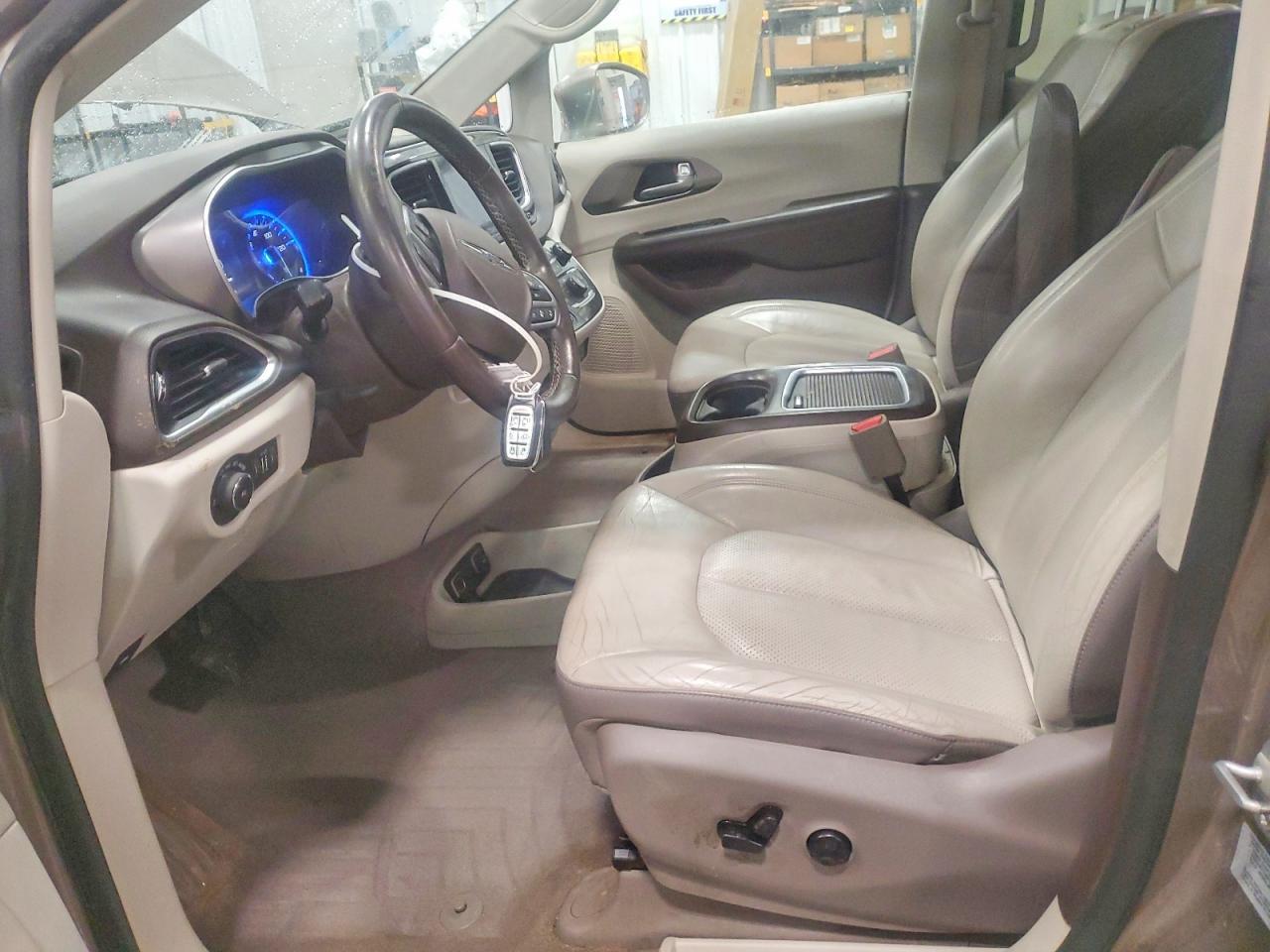 2017 Chrysler Pacifica Touring L Plus - Фото 7