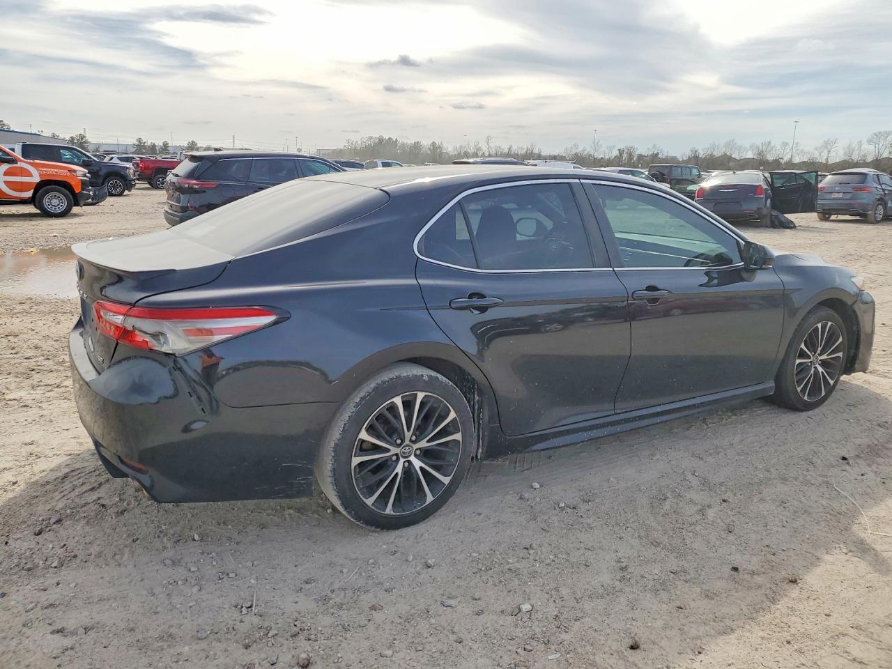 2018 Toyota Camry L - Фото 3