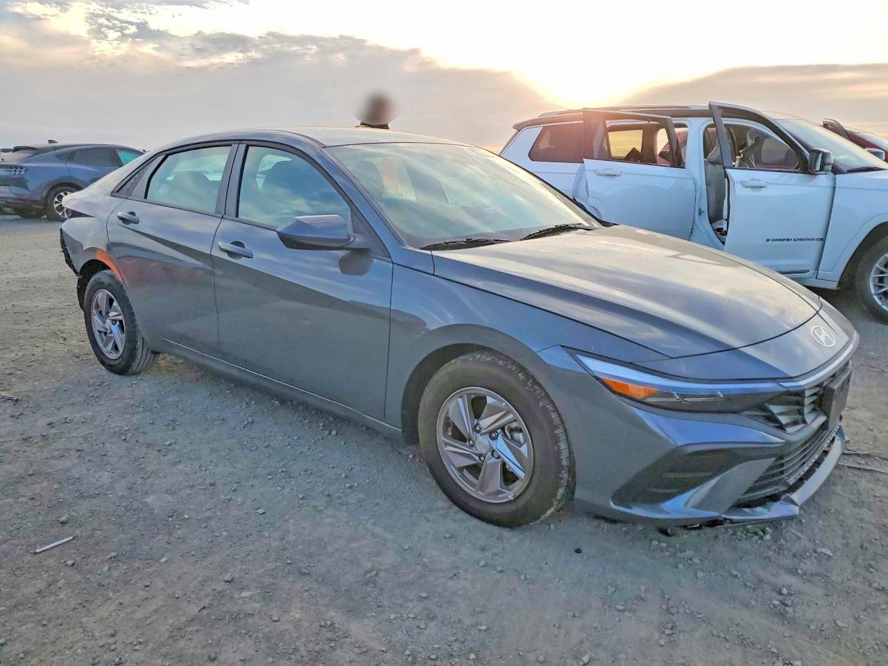 2025 Hyundai Elantra Se - Фото 4