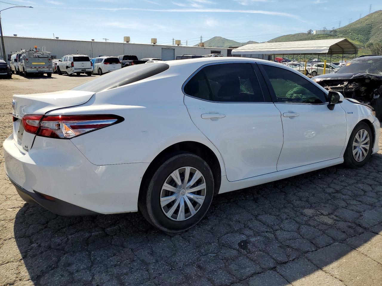 2018 Toyota Camry Le - Фото 3