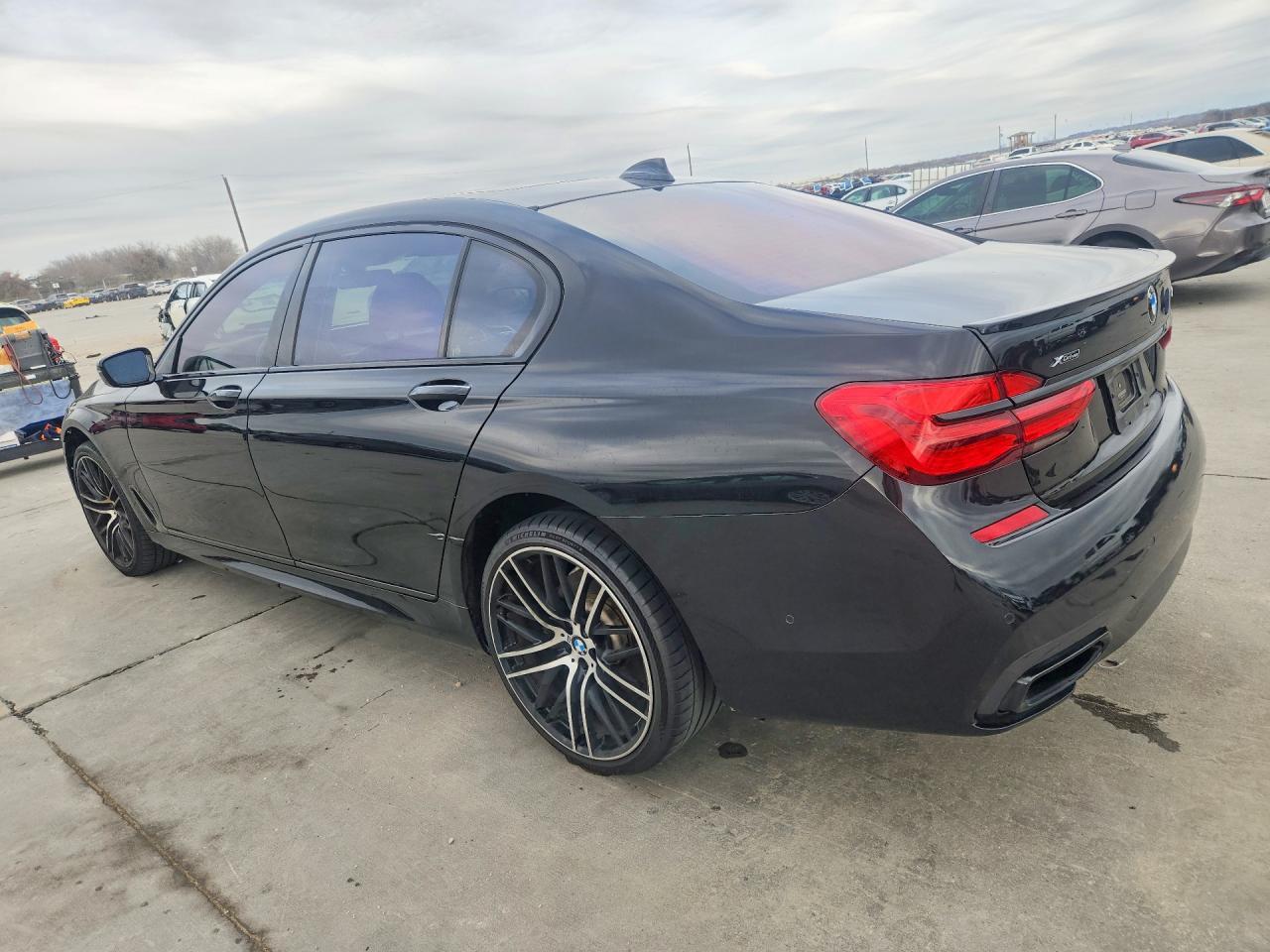 2018 BMW 750 Xi - Фото 2