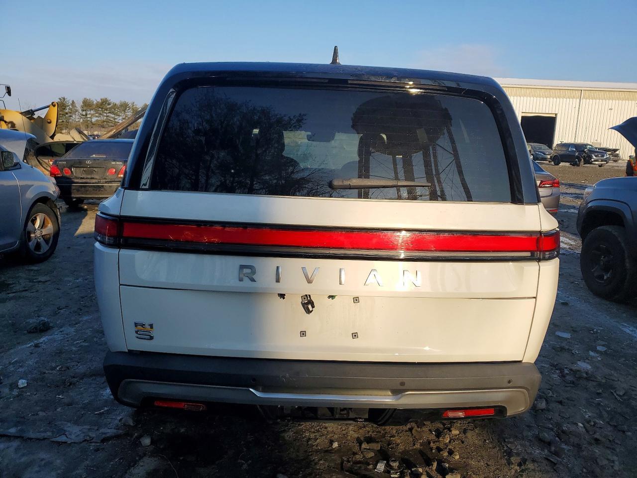 2023 Rivian R1S Adventure - Image 6