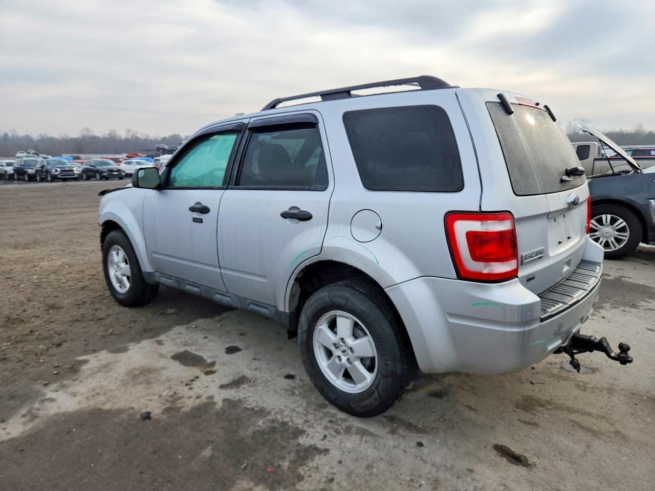 2011 Ford Escape Xlt - Фото 2