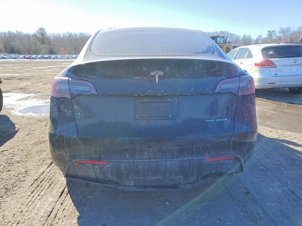 2025 Tesla Model Y - Image 6