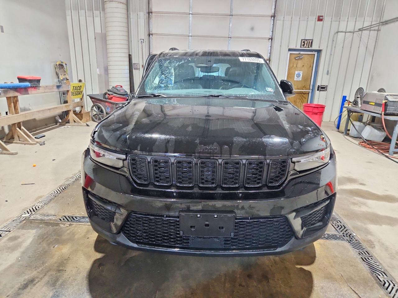 2023 Jeep Grand Cherokee Laredo - Image 5