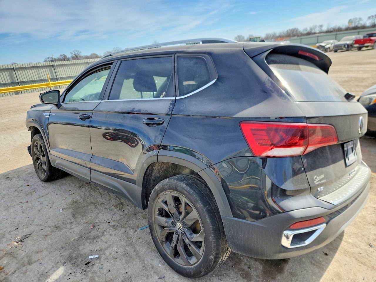 2023 Volkswagen Taos Se - Image 2
