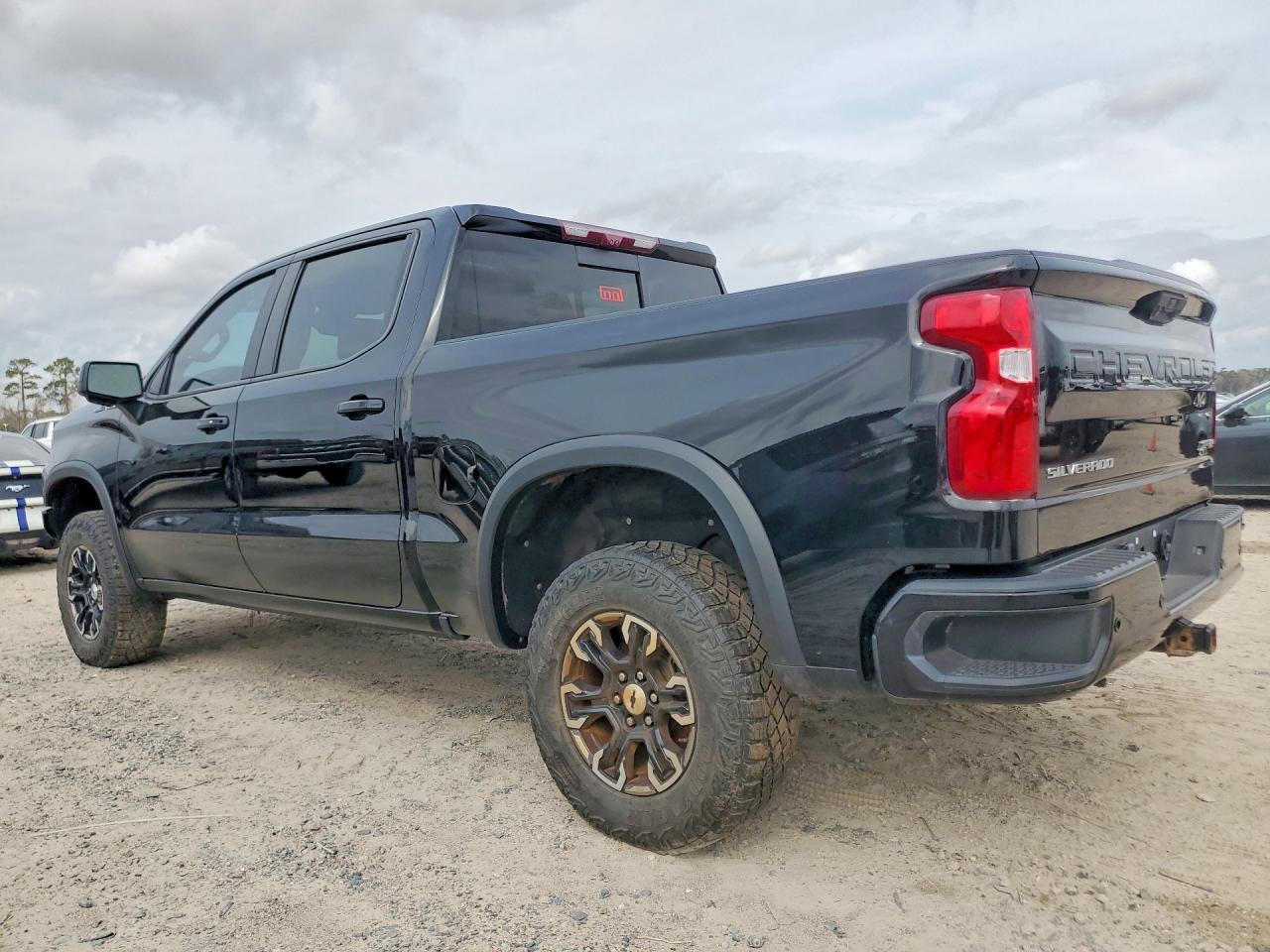 2023 Chevrolet Silverado K1500 Zr2 - Фото 2