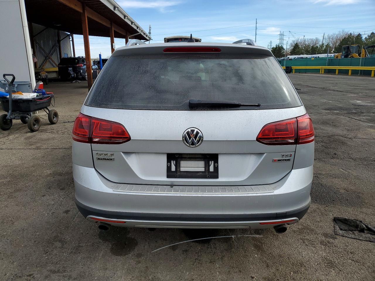2017 Volkswagen Golf Alltrack S - Image 6