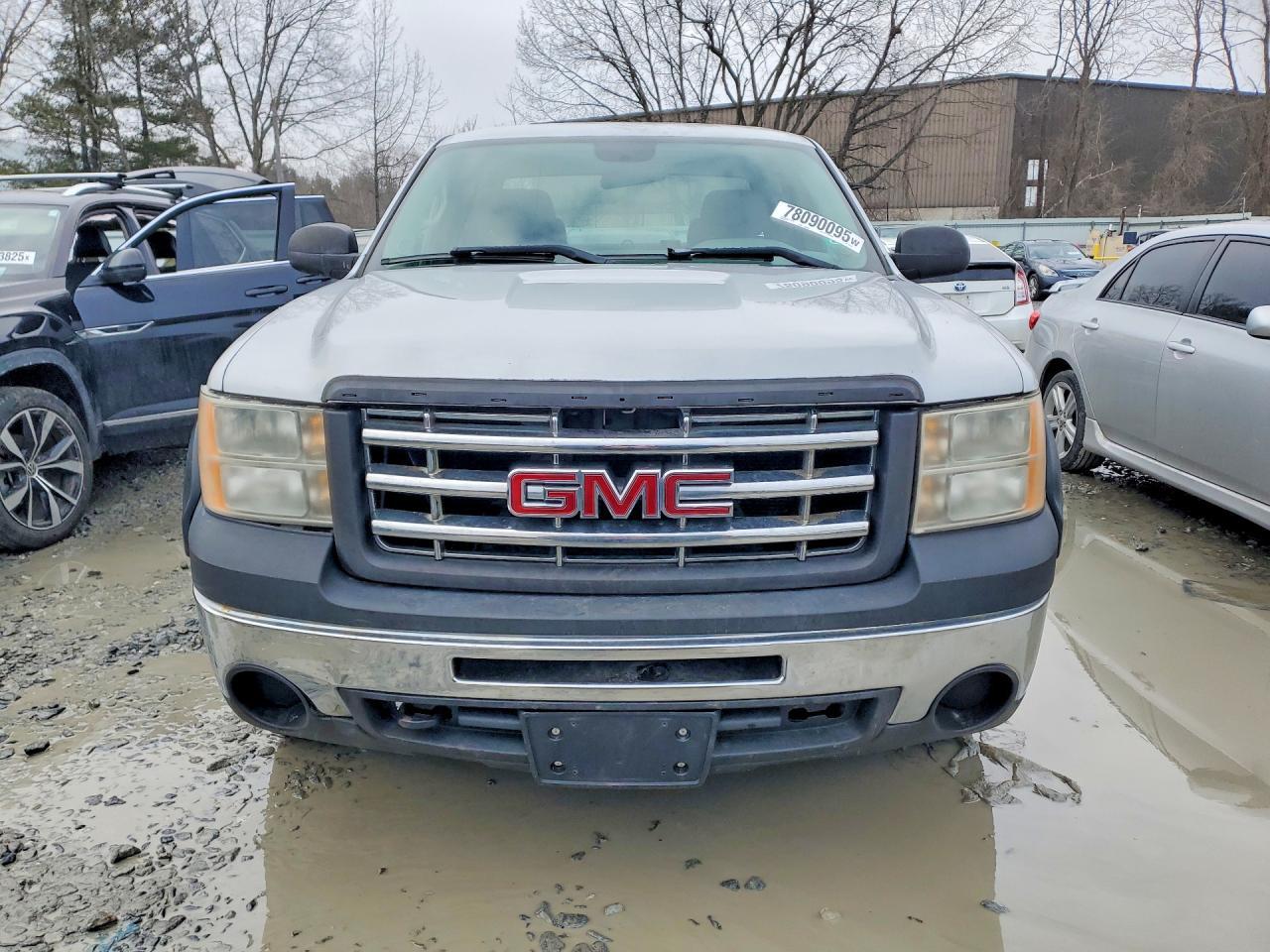 2010 GMC Sierra K1500 - Image 5