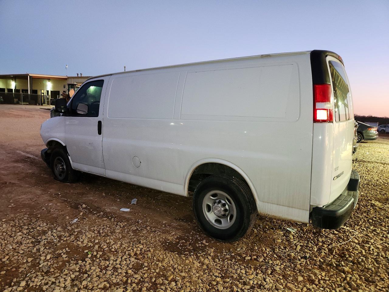 2019 Chevrolet Express 2500 Cargo Delivery Van - Фото 2
