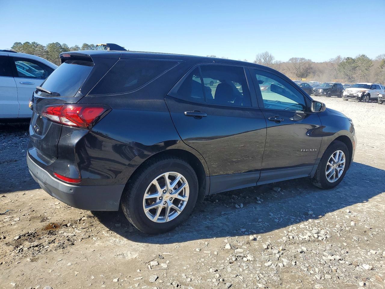 2022 Chevrolet Equinox Ls - Image 3