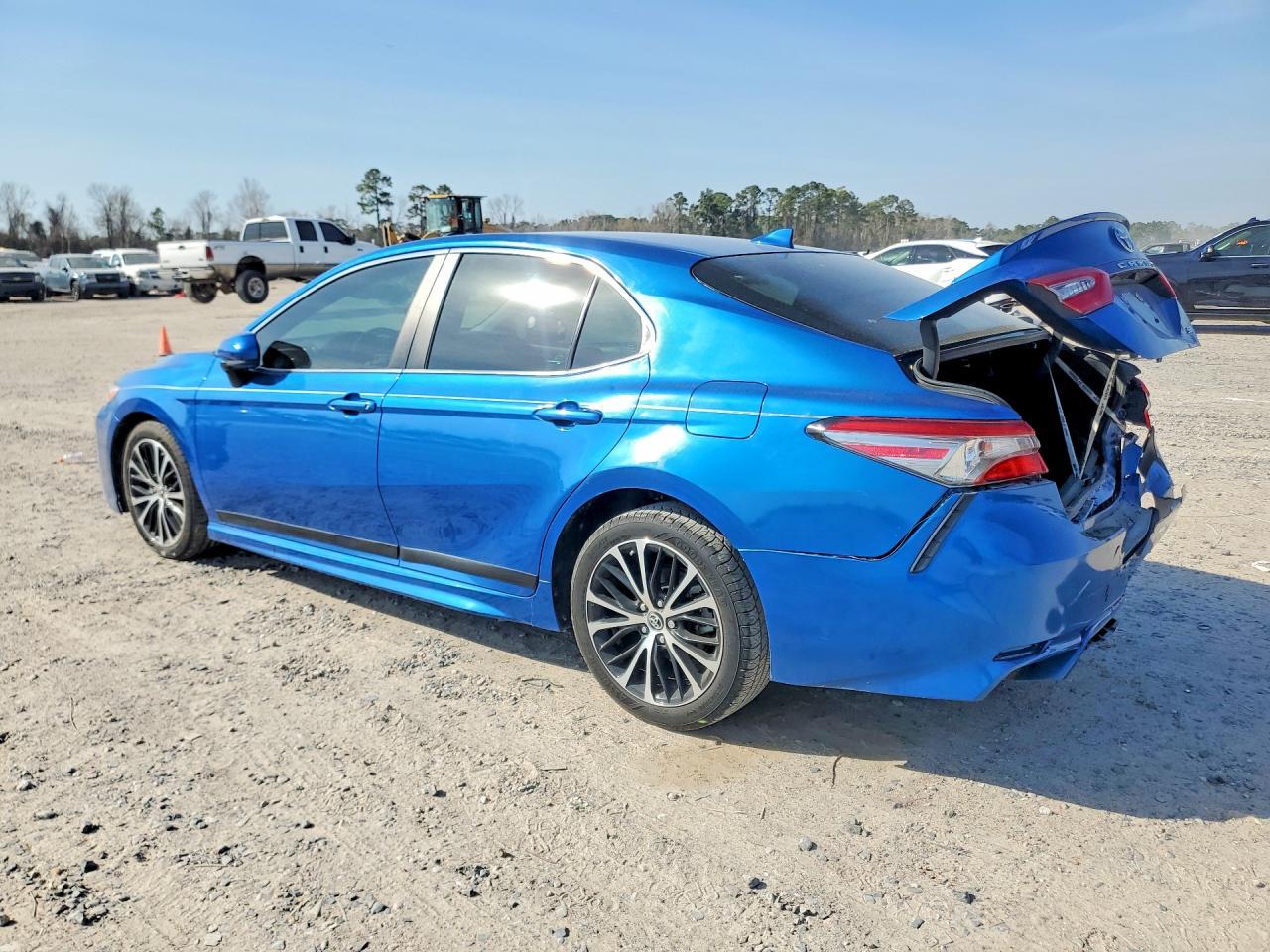 2019 Toyota Camry Se - Фото 2