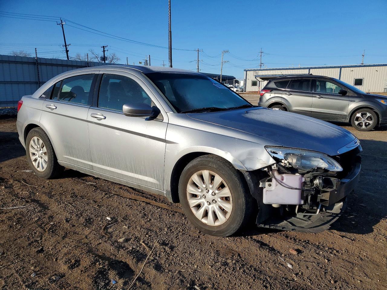 2014 Chrysler 200 Lx - Фото 4