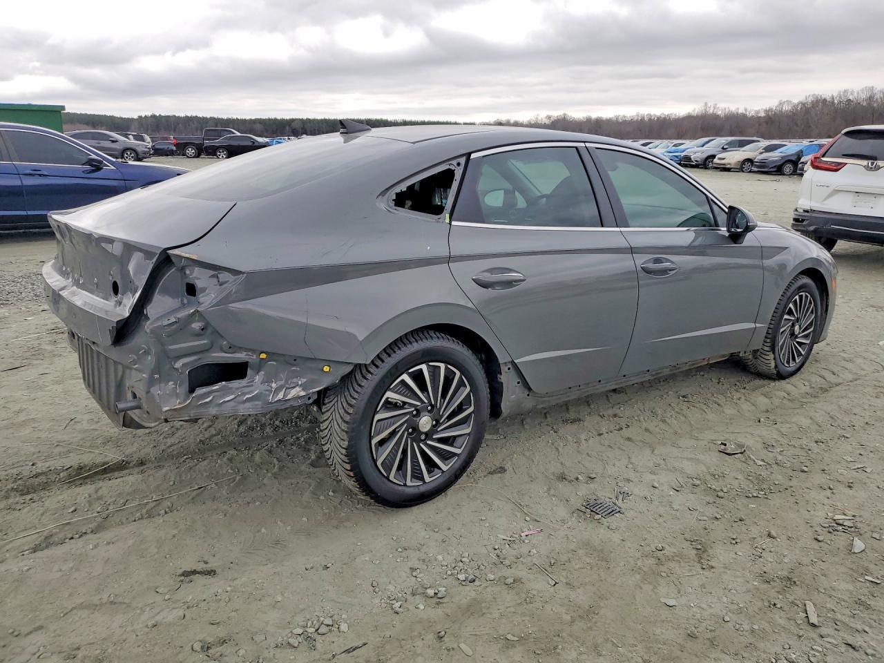 2023 Hyundai Sonata Hybrid - Image 3