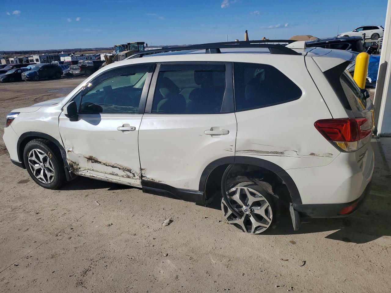 2021 Subaru Forester Premium - Фото 2