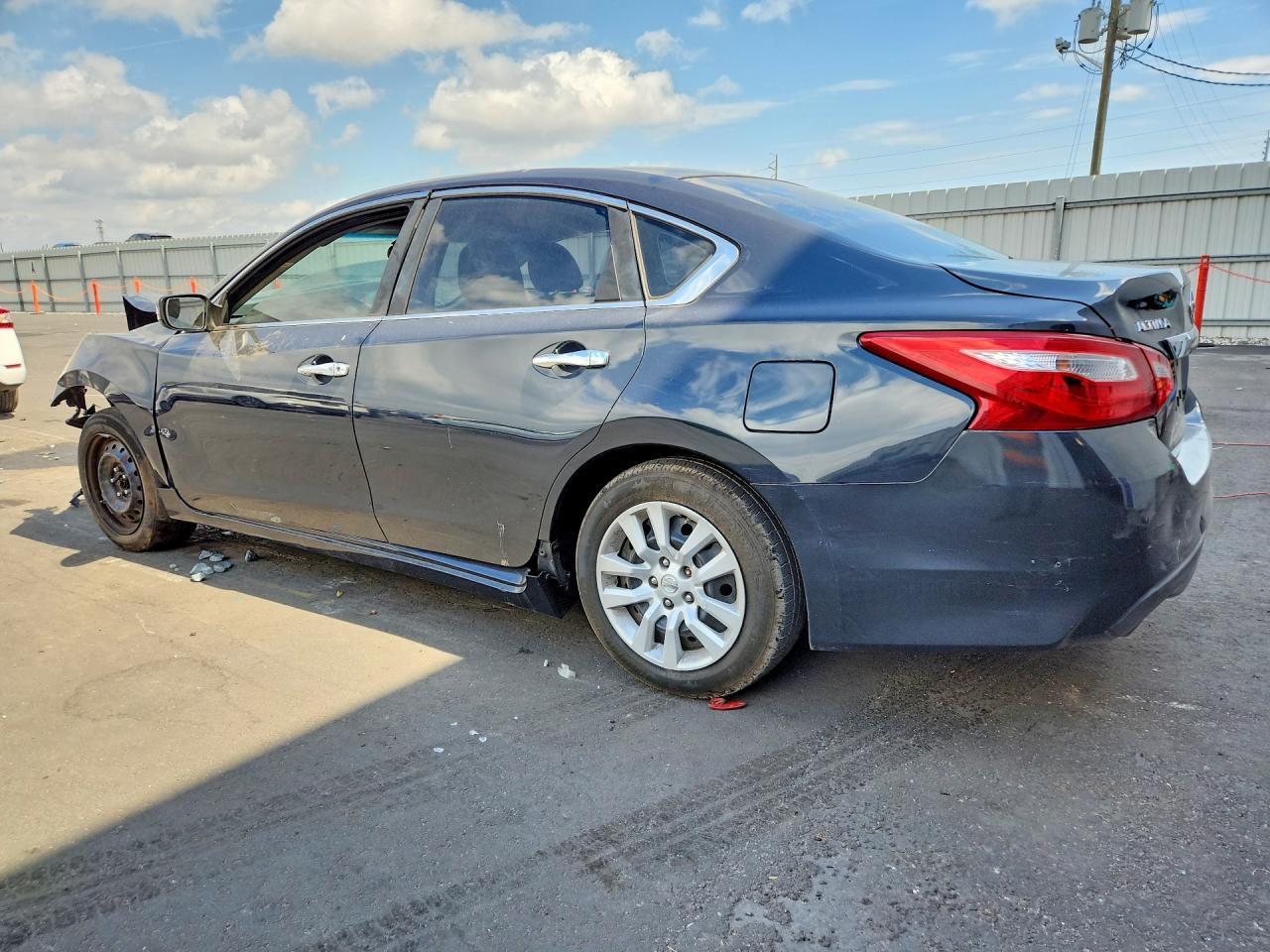 2017 Nissan Altima 2.5 S - Фото 2