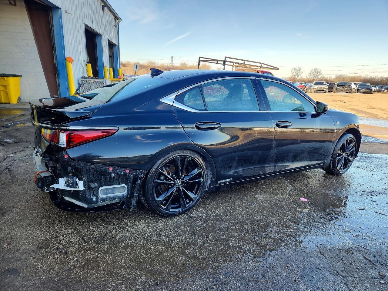 2022 Lexus Es 300H F Sport - Фото 3