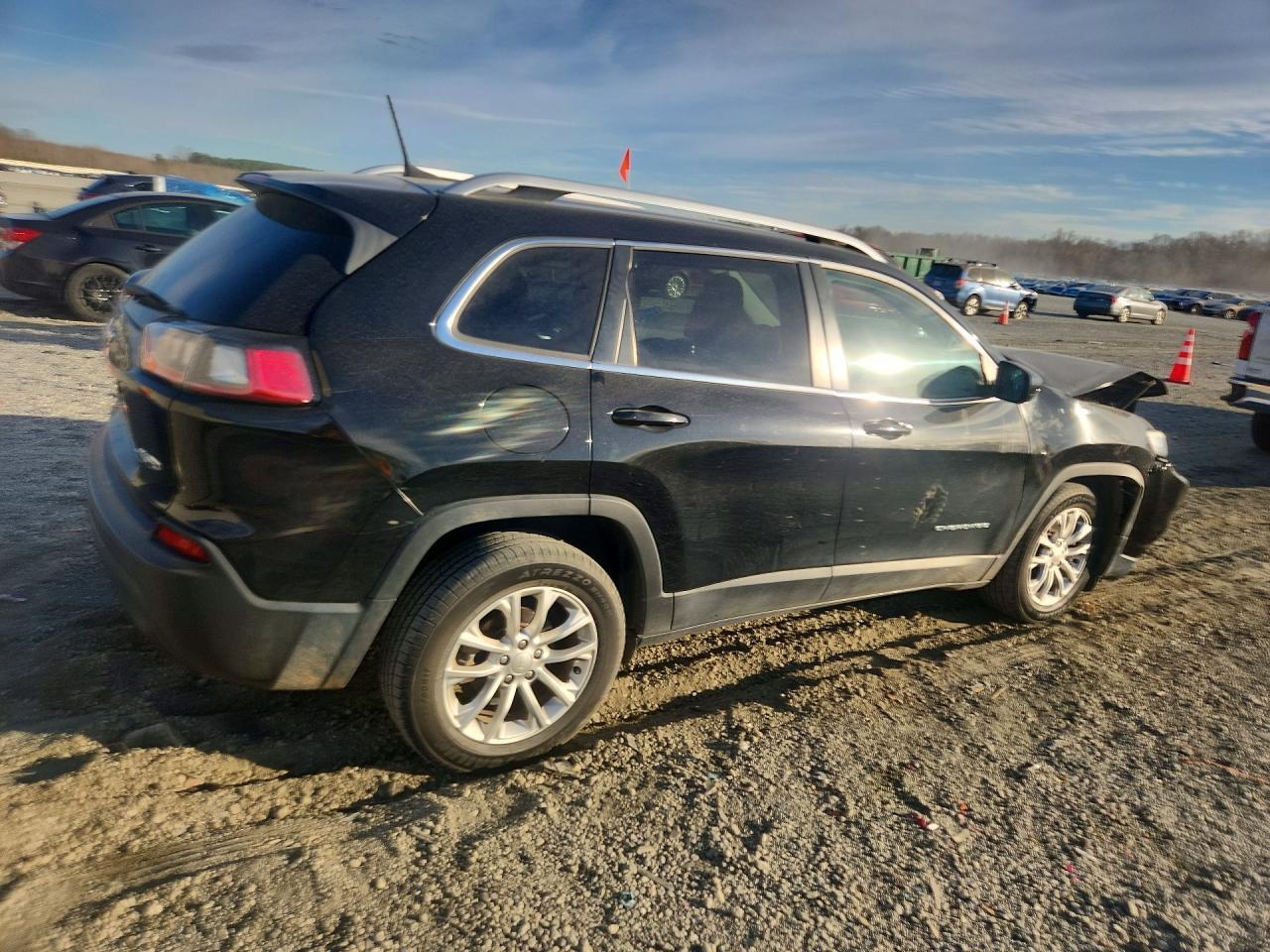 2019 Jeep Cherokee - Фото 3