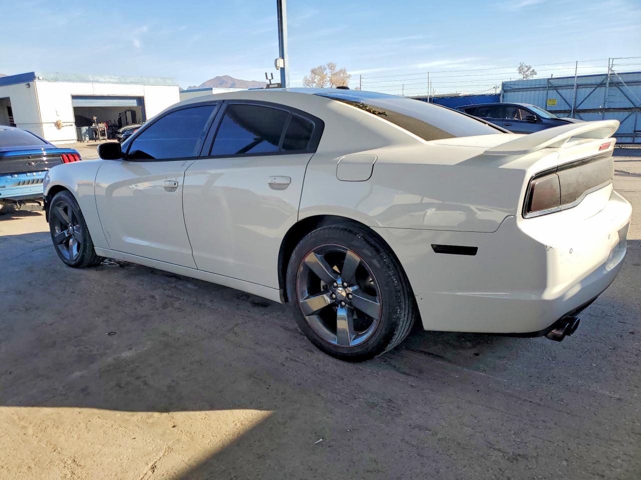 2011 Dodge Charger - Фото 2