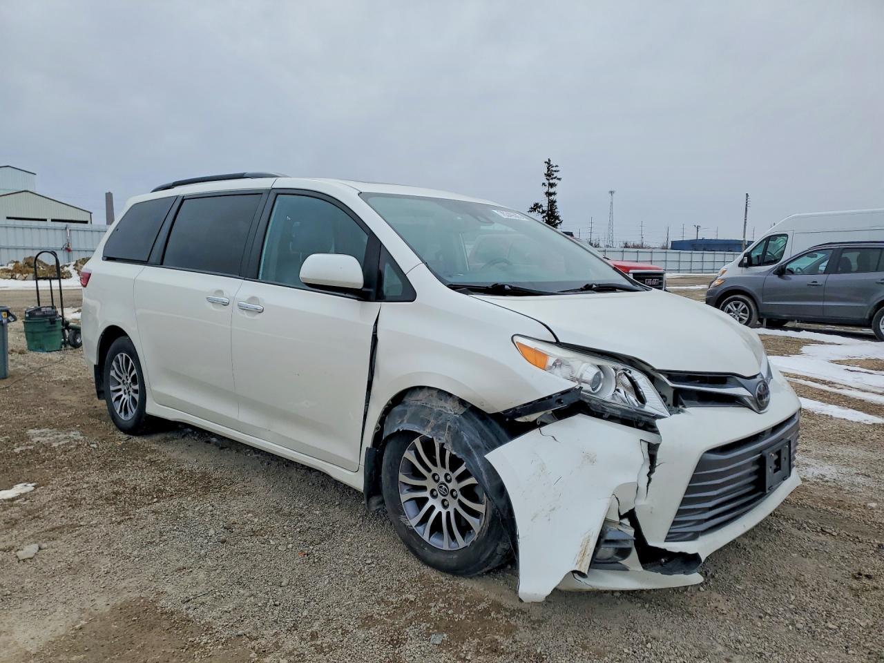 2019 Toyota Sienna Xle 8-Passenger - Фото 4