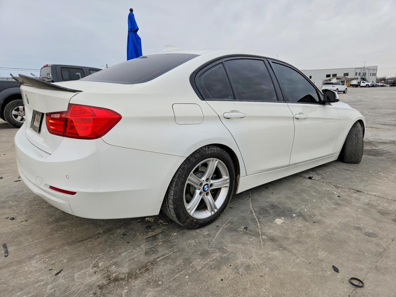 2015 BMW 328 I - Фото 3