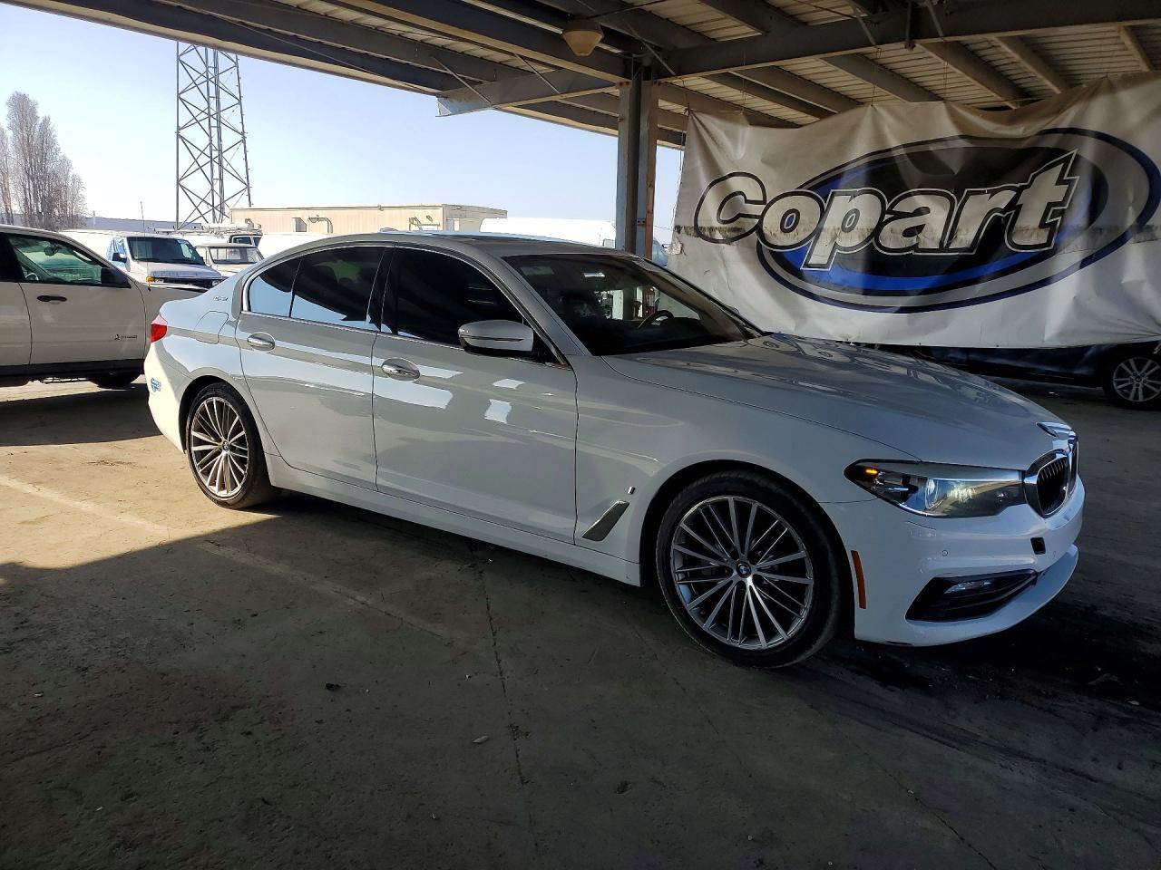 2018 BMW 530Xe - Фото 4
