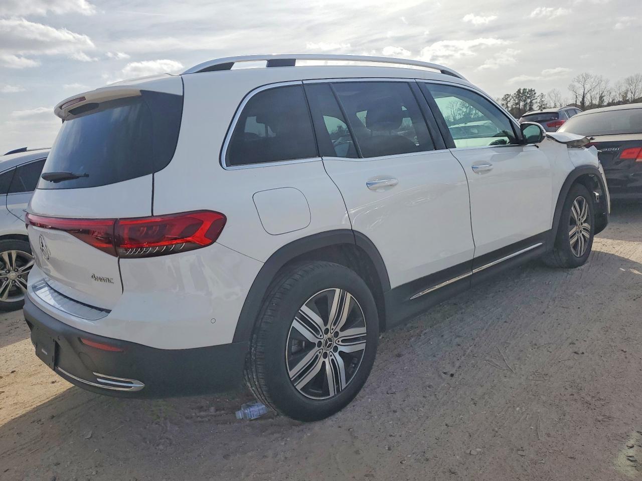 2023 Mercedes-Benz Eqb 300 4Matic - Image 3