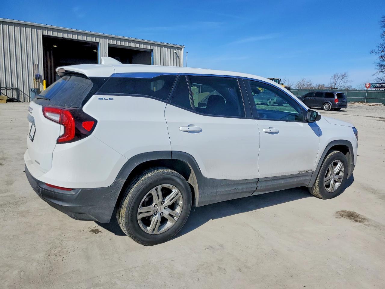 2022 GMC Terrain Sle - Image 3