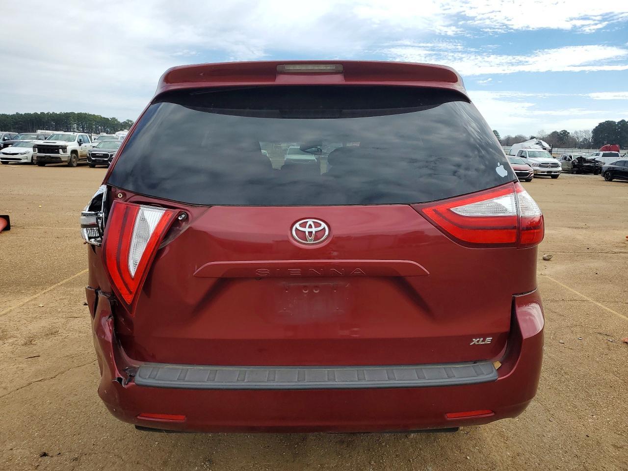 2016 Toyota Sienna Xle - Image 6