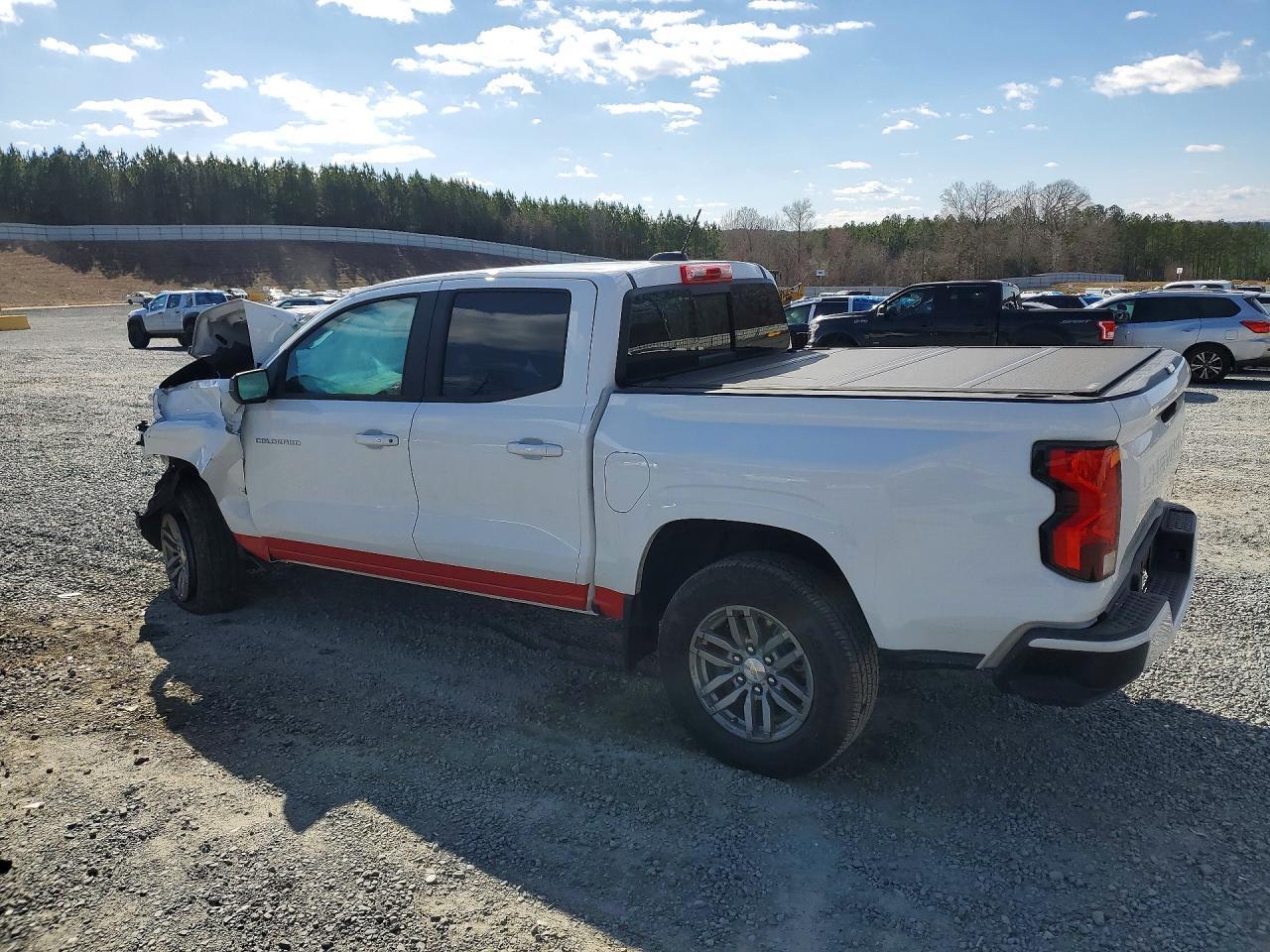 2024 Chevrolet Colorado Lt - Image 2