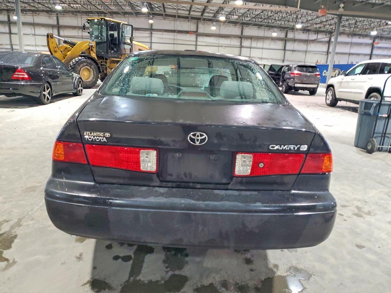 2001 Toyota Camry Ce - Фото 6