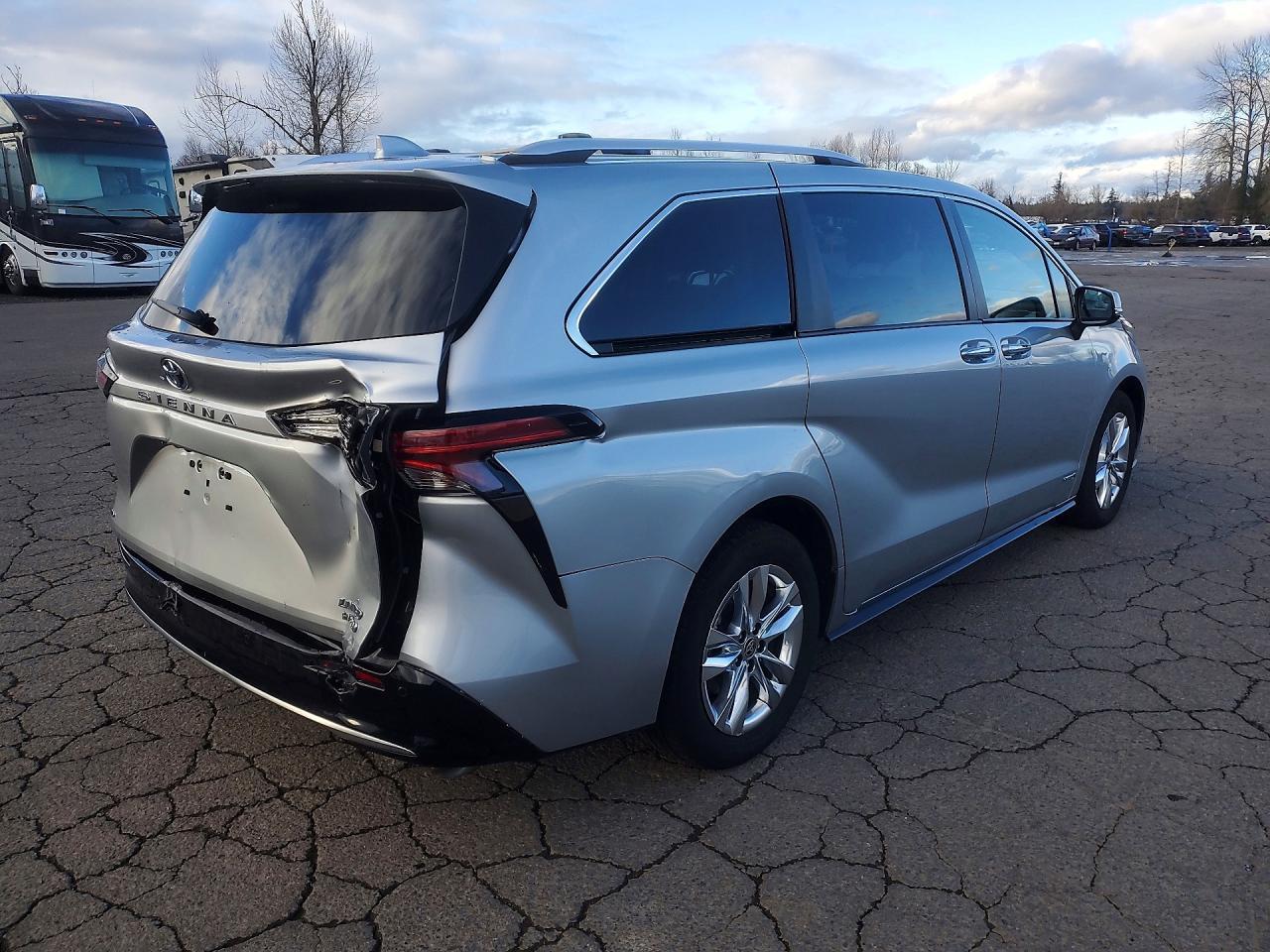 2021 Toyota Sienna Limited - Фото 3