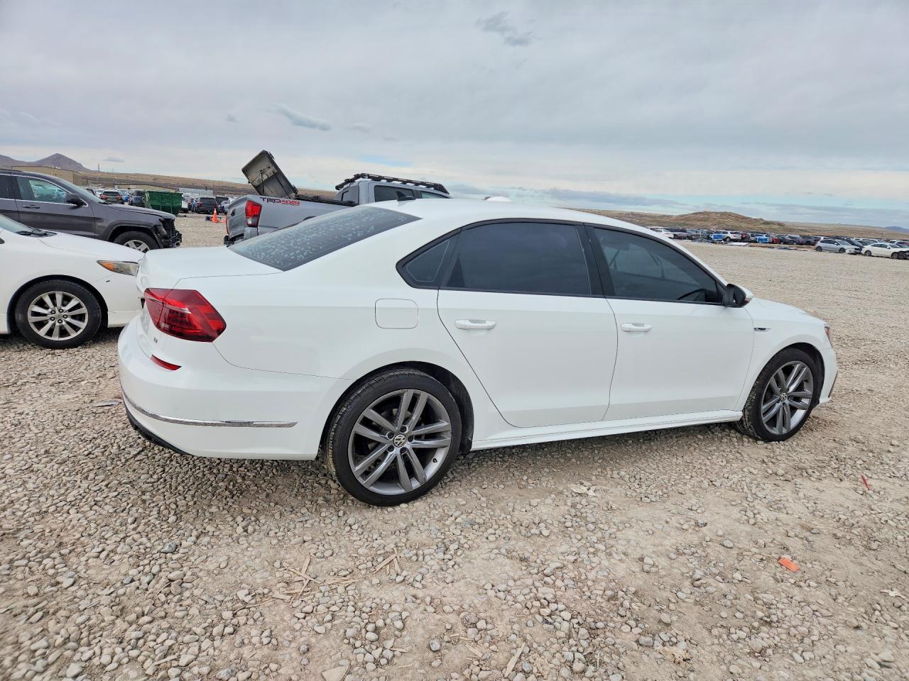 2018 Volkswagen Passat S - Фото 3