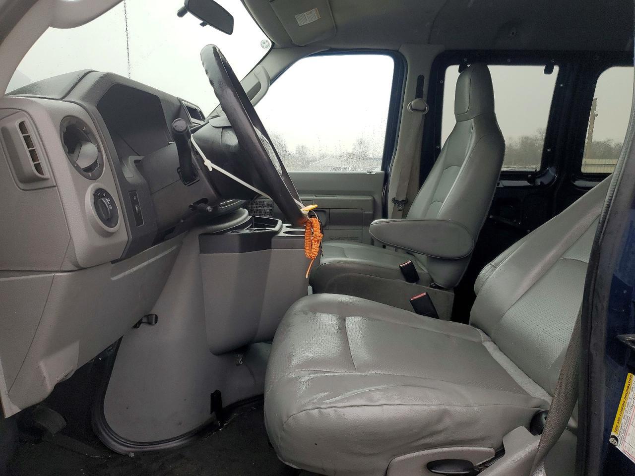 2011 Ford Econoline E350 Super Duty Wagon - Фото 7
