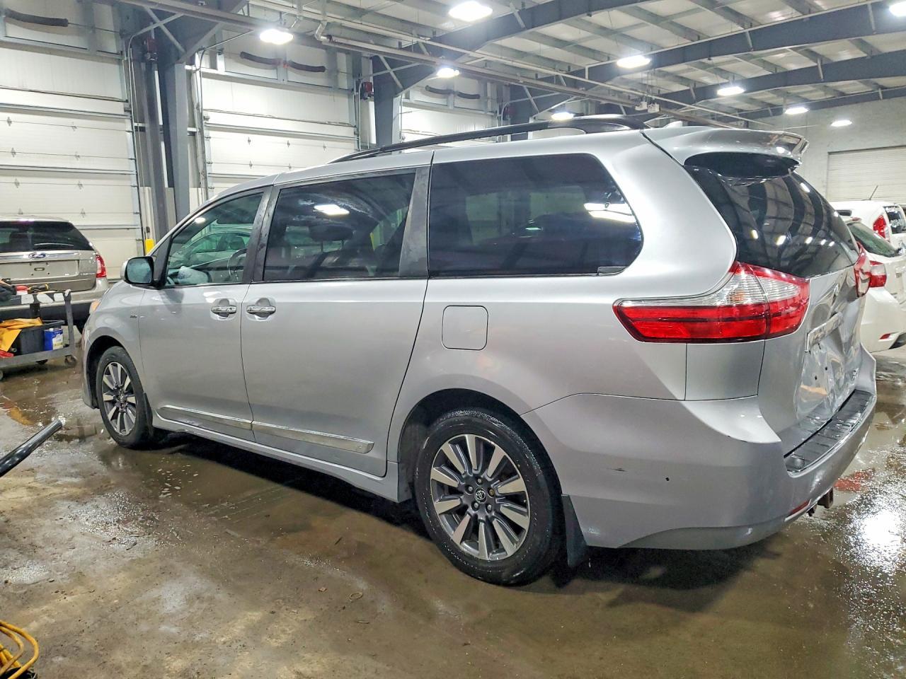 2018 Toyota Sienna Xle - Фото 2