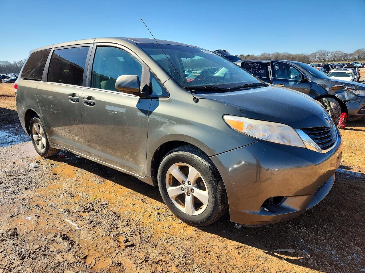 2012 Toyota Sienna Base - Image 4