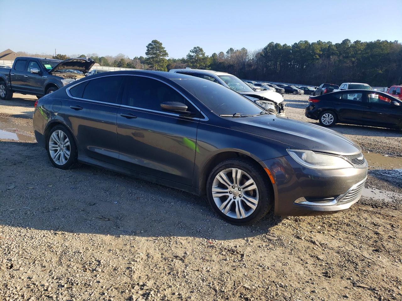 2016 Chrysler 200 Limited - Image 4
