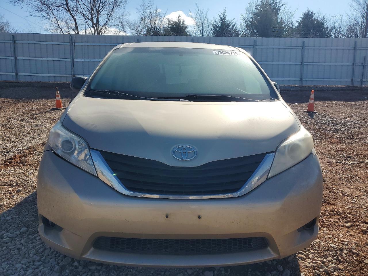 2011 Toyota Sienna Le - Image 5